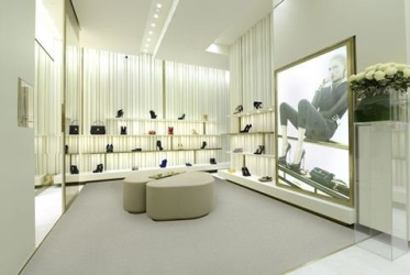 IL NUOVO FLAGSHIP STORE GIUSEPPE ZANOTTI IN VIA MONTENAPOLEONE