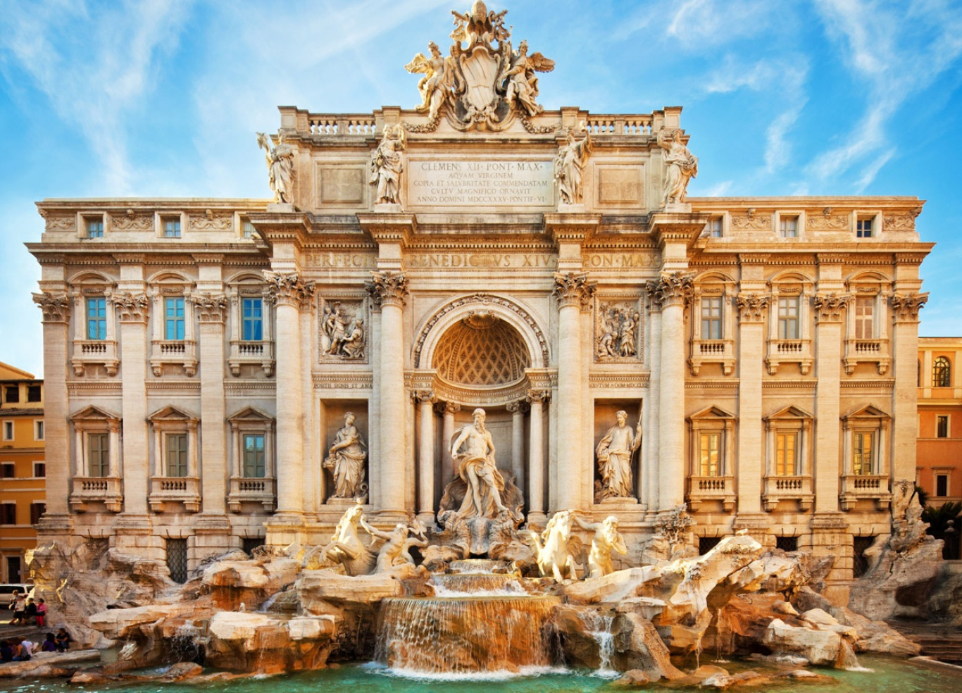 FENDI RESTAURA LA FONTANA DI TREVI