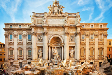FENDI RESTAURA LA FONTANA DI TREVI