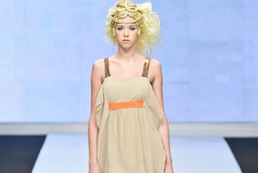 ARCHIVIO PRIVATO, UNA DEA GRECA METROPOLITANA