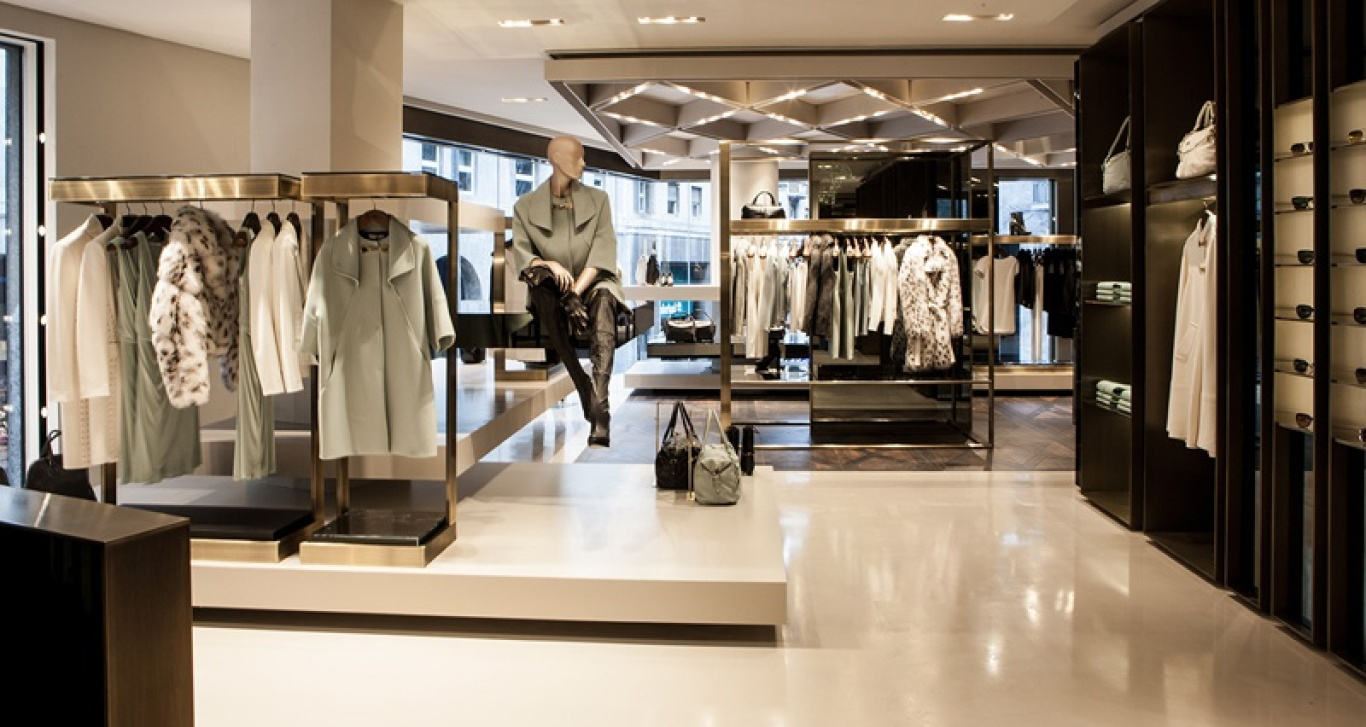 NEL CUORE DI MILANO IL PRIMO NEGOZIO VERSACE COLLECTION