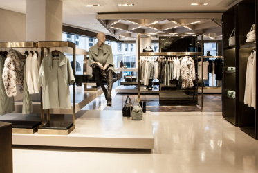 NEL CUORE DI MILANO IL PRIMO NEGOZIO VERSACE COLLECTION