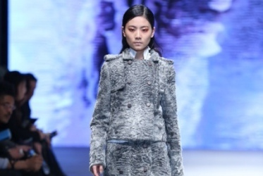 LA SFILATA DI GABRIELE COLANGELO ALLA MERCEDES-BENZ CHINA FASHION WEEK