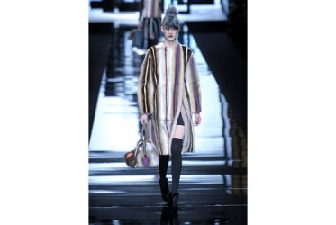 FENDI, UNA VENERE PUNK IN PELLICCIA