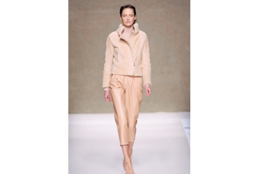 BLUMARINE, CLASSICO RIVISITATO