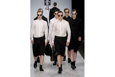 JIWENBO, DALLA CINA A MILANO MODA UOMO