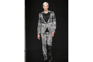 JOHN RICHMOND, A RITMO TRIBALE