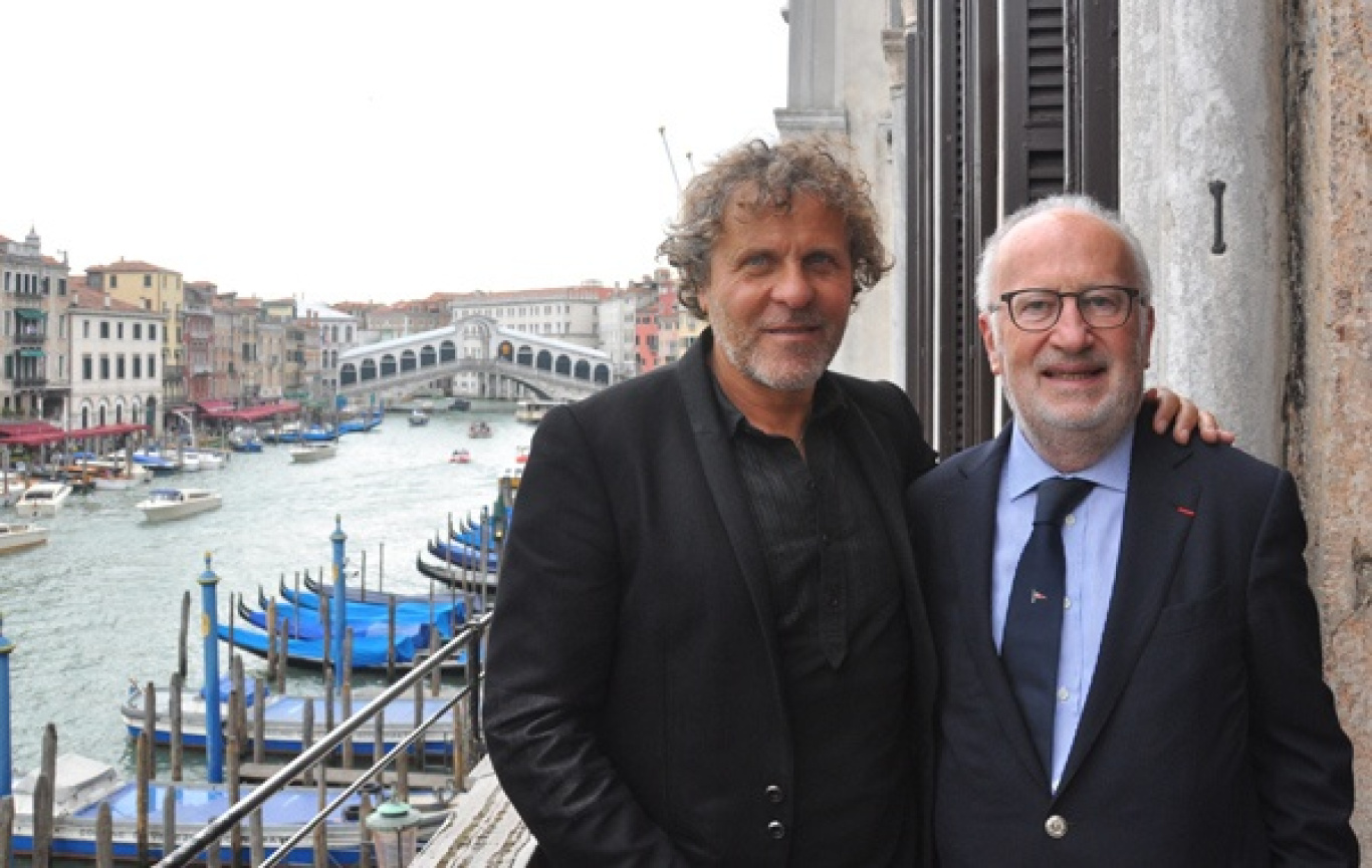 DIESEL FIRMA IL PONTE DI RIALTO