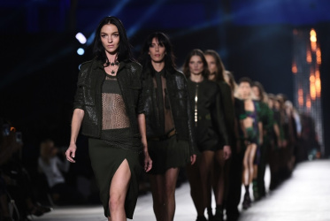 Milano Moda Donna all'asta con Charitybuzz