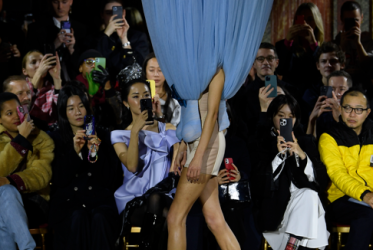 Inaugura a novembre 2024 “Memorabile. Ipermoda”, una mostra del MAXXI Museo nazionale delle arti del XXI secolo in collaborazione con Camera Nazionale della Moda Italiana