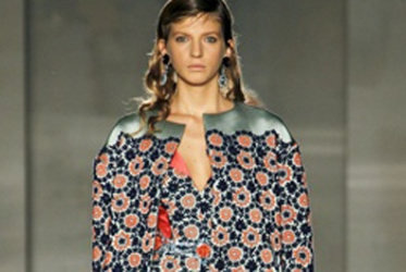 Prada: anni '50 con ironia - MILANO MODA DONNA 22 SETTEMBRE 2011