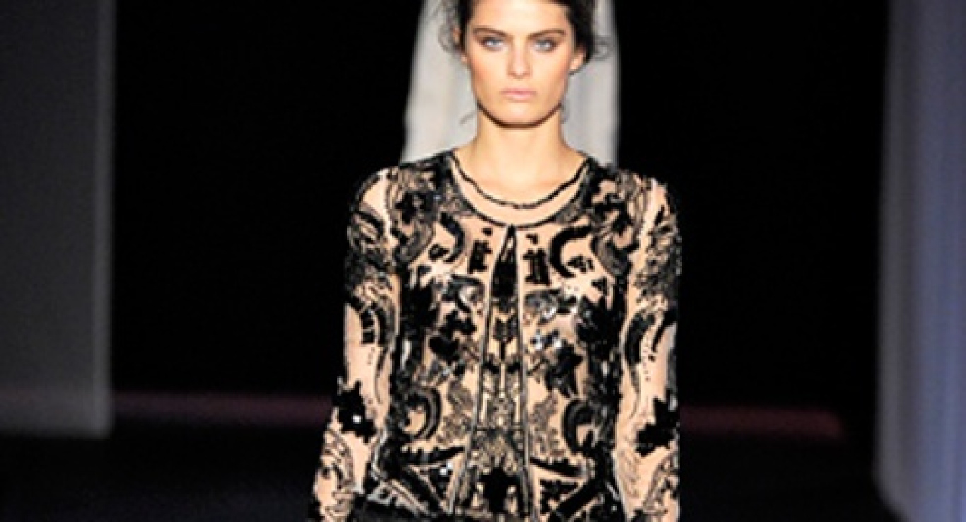 Le perle di Armani e l’oro di Cavalli MILANO MODA DONNA 26 Settembre 2011