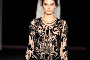Le perle di Armani e l’oro di Cavalli MILANO MODA DONNA 26 Settembre 2011