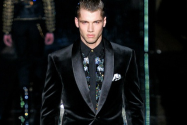 ECCESSO DA VERSACE: OPULENZA MASCHILE