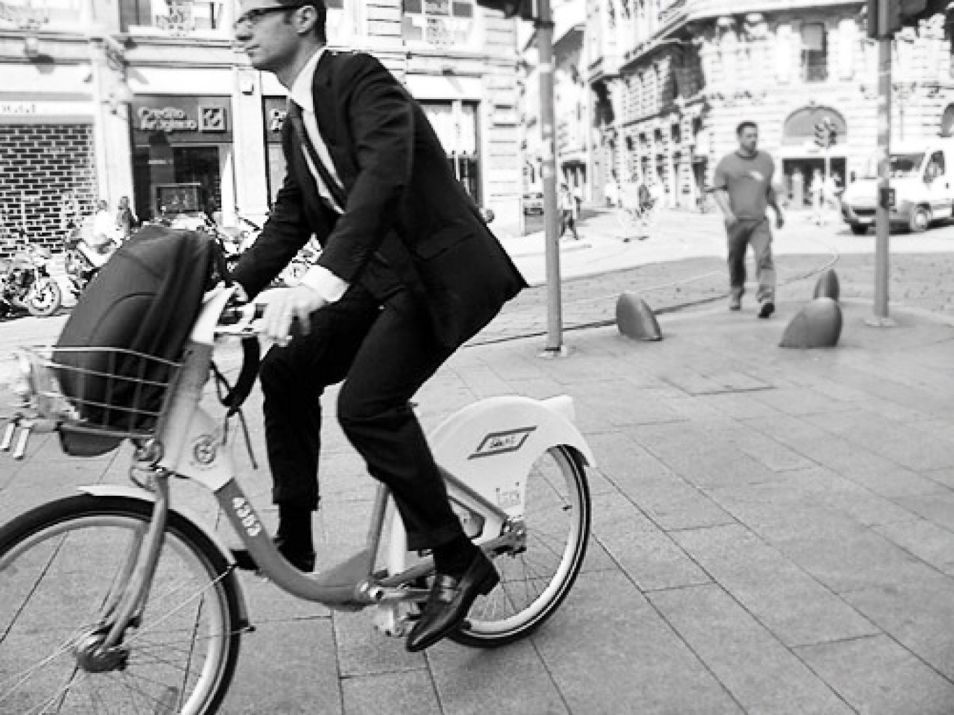 MOVING PEOPLE - Bike Sharing e navette gratuite