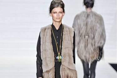 SIMONETTA RAVIZZA - LA PELLICCIA PRET-A-PORTER