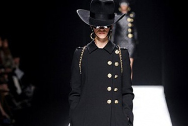 MOSCHINO - L'IRONIA DI MODA