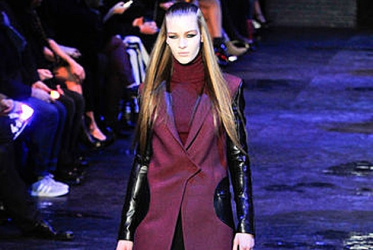 VERSUS - STRONG COLOURS