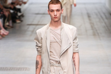 COSTUME NATIONAL HOMME – VISIONE POST PUNK