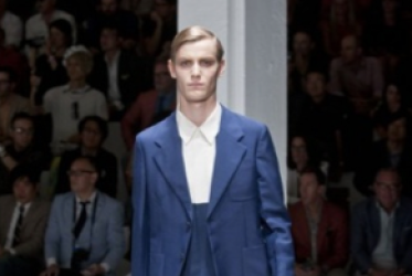 PRADA – L’UOMO RIPARTE DA ZERO
