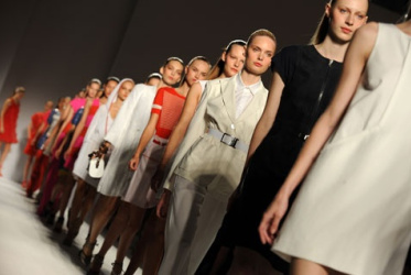 LA SFILATA NEW UPCOMING DESIGNER APRE LE PORTE AL PUBBLICO