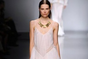 BLUMARINE, DAL BIANCO AL NERO