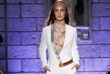 GENNY, IMPECCABILE E SOFISTICATA