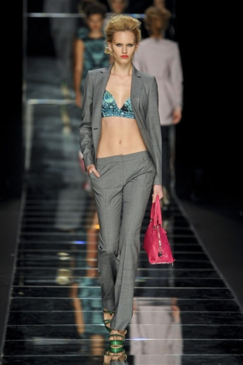 Fotoservizio/SS 2012/WOMEN/JOHN RICHMOND/18