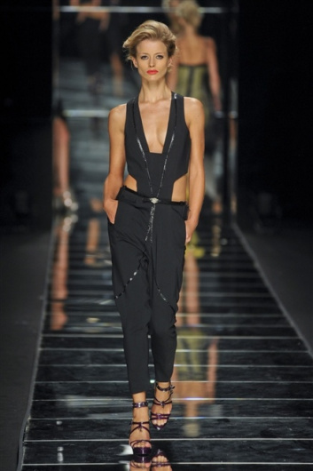 Fotoservizio/SS 2012/WOMEN/JOHN RICHMOND/27