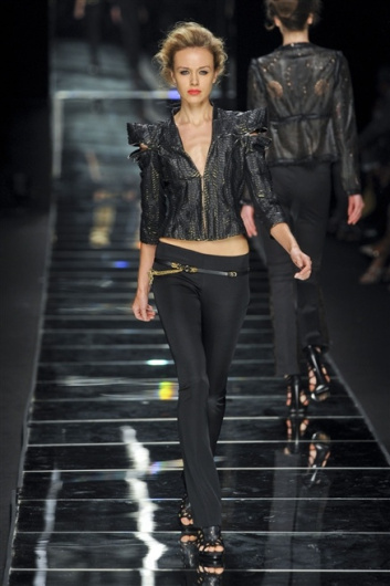 Fotoservizio/SS 2012/WOMEN/JOHN RICHMOND/34