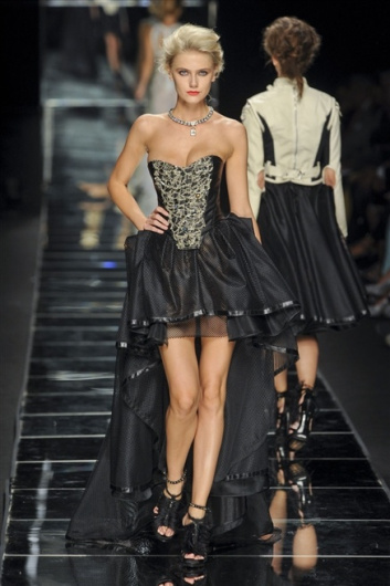 Fotoservizio/SS 2012/WOMEN/JOHN RICHMOND/47