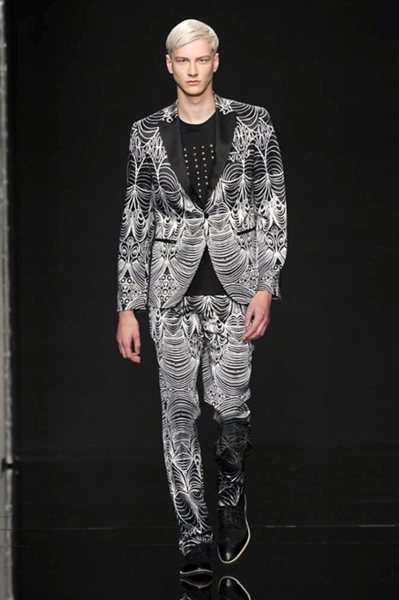 JOHN RICHMOND, A RITMO TRIBALE