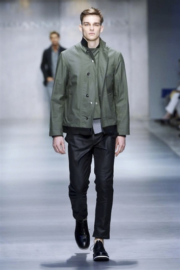 Fotoservizio/SS 2014/MEN/ERMANNO SCERVINO/DP1/8