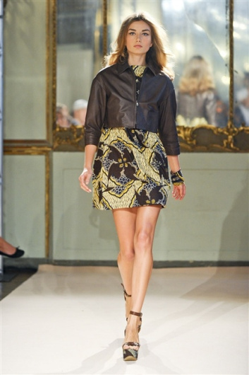 Fotoservizio/SS 2012/WOMEN/SIMONETTA RAVIZZA/18