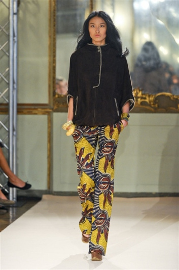Fotoservizio/SS 2012/WOMEN/SIMONETTA RAVIZZA/16