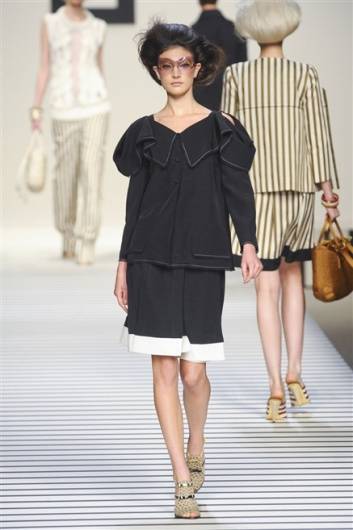 Fotoservizio/SS 2012/WOMEN/FENDI/7