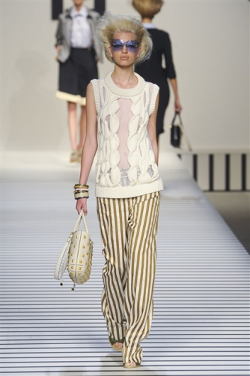 Fotoservizio/SS 2012/WOMEN/FENDI/8