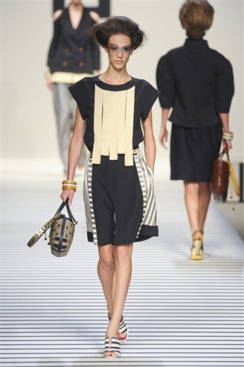 Fotoservizio/SS 2012/WOMEN/FENDI/3