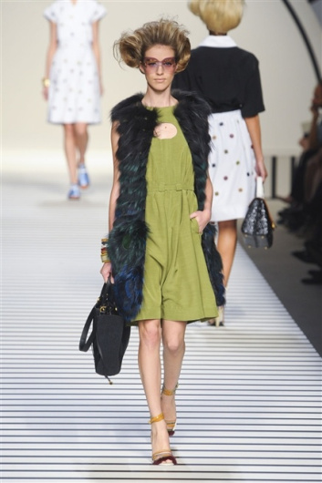 Fotoservizio/SS 2012/WOMEN/FENDI/17