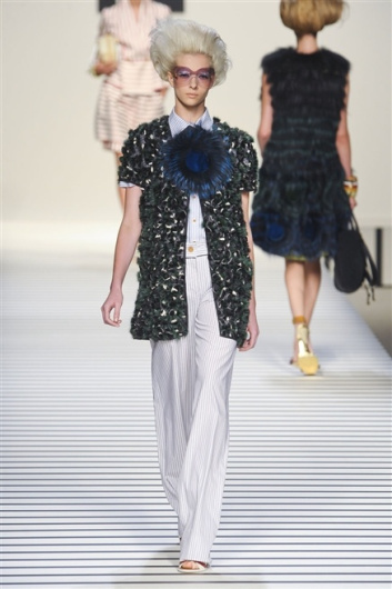 Fotoservizio/SS 2012/WOMEN/FENDI/19