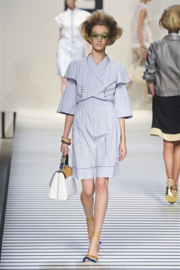 Fotoservizio/SS 2012/WOMEN/FENDI/11