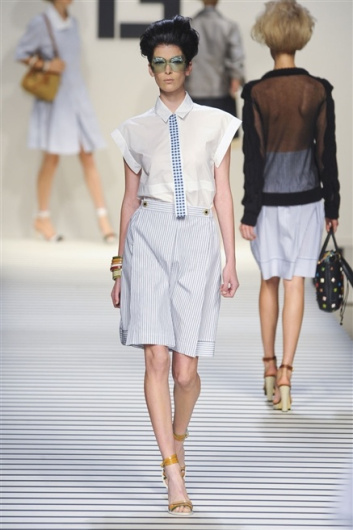 Fotoservizio/SS 2012/WOMEN/FENDI/12