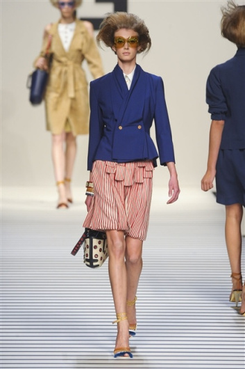 Fotoservizio/SS 2012/WOMEN/FENDI/26