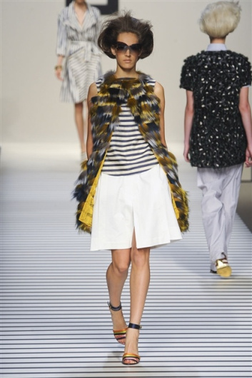 Fotoservizio/SS 2012/WOMEN/FENDI/21