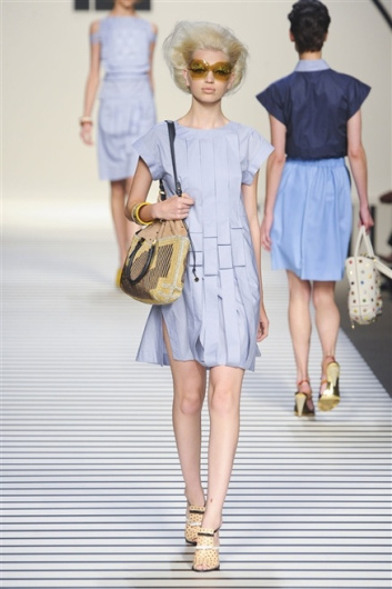 Fotoservizio/SS 2012/WOMEN/FENDI/35