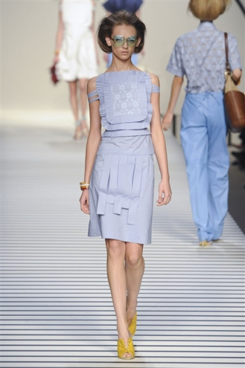 Fotoservizio/SS 2012/WOMEN/FENDI/36