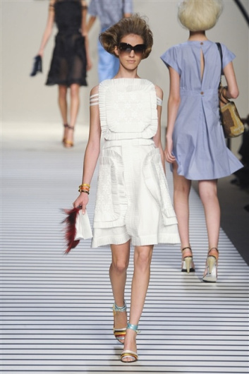 Fotoservizio/SS 2012/WOMEN/FENDI/37