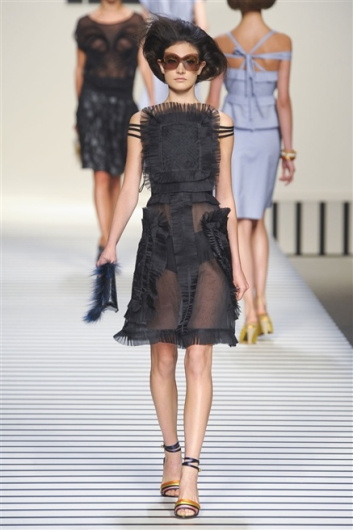 Fotoservizio/SS 2012/WOMEN/FENDI/38