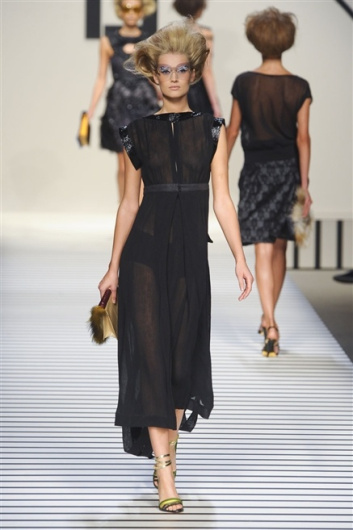 Fotoservizio/SS 2012/WOMEN/FENDI/41