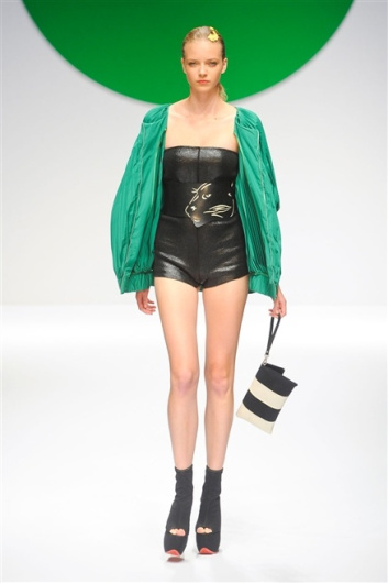 Fotoservizio/SS 2012/WOMEN/KRIZIA/1